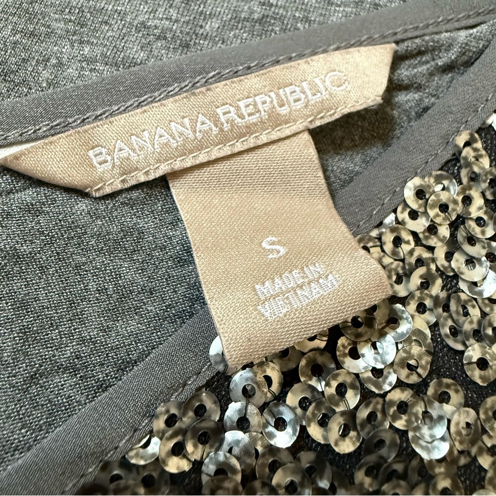 Banana Republic Silver Grey Sequin V-Neck Sleeveless Jersey Tank Top, size S - Picture 4 of 14